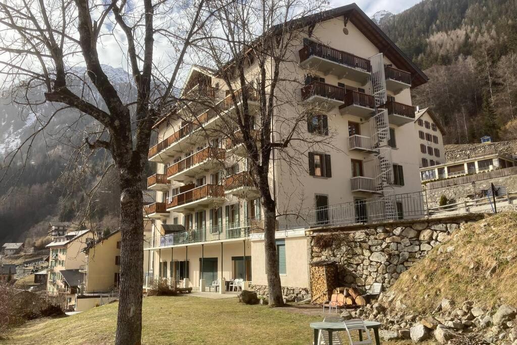 Bel Appartement 2.5 Pieces Avec Balcon, Magnifique Vue Sur Le Glacier Des Grands Finhaut Bagian luar foto